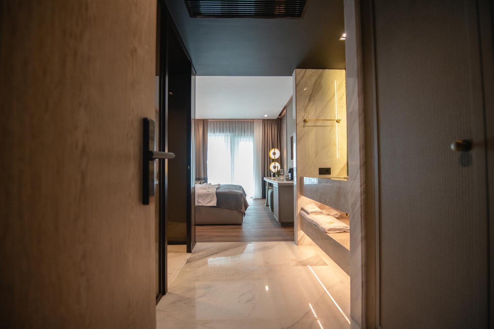 Belinda Hotel Mamaia Adults Only Exterior photo