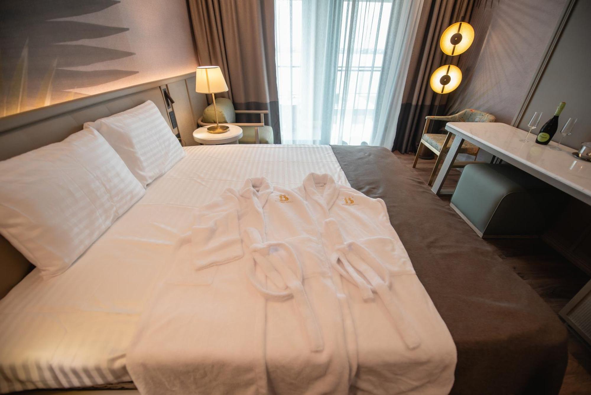 Belinda Hotel Mamaia Adults Only Exterior photo