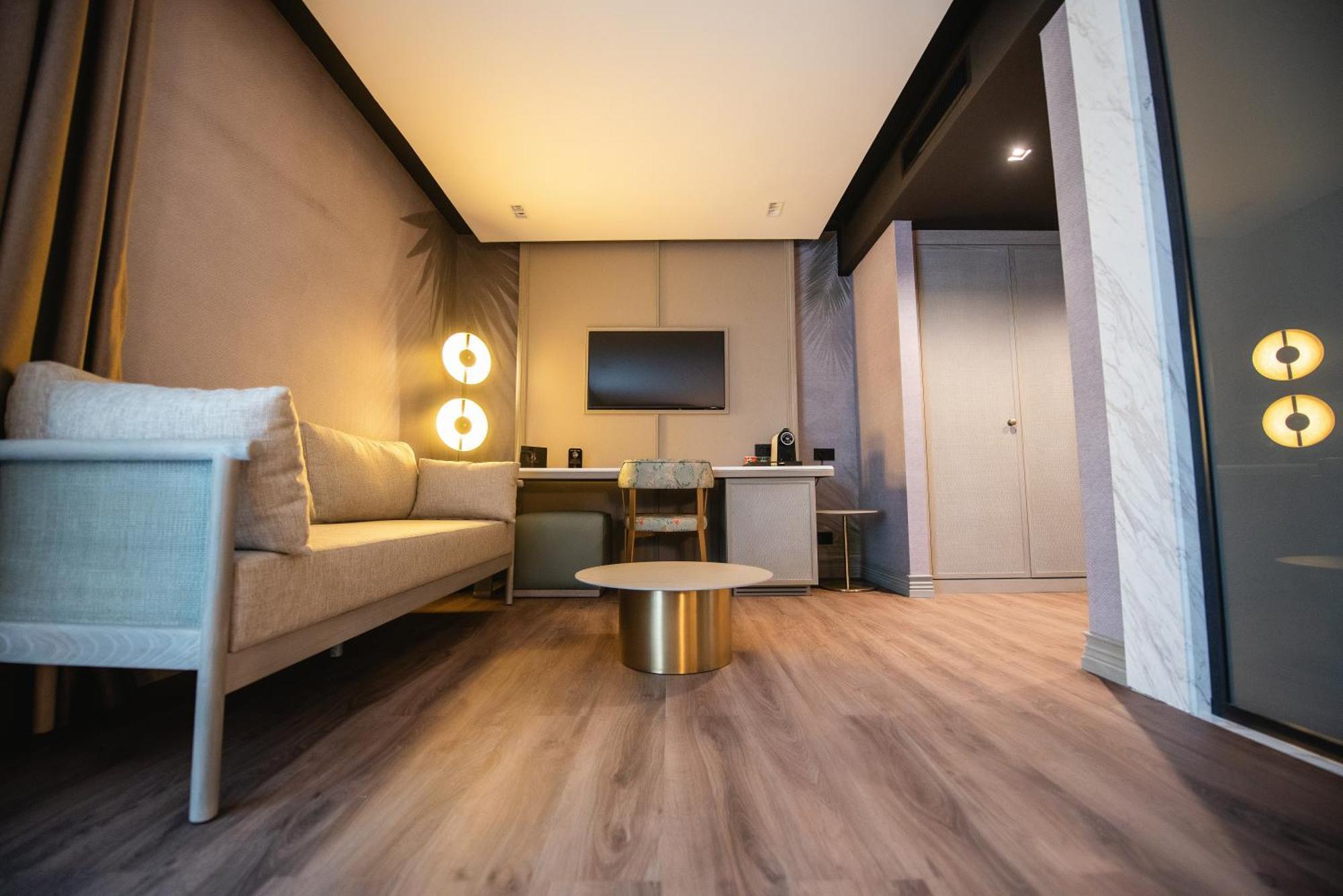 Belinda Hotel Mamaia Adults Only Exterior photo